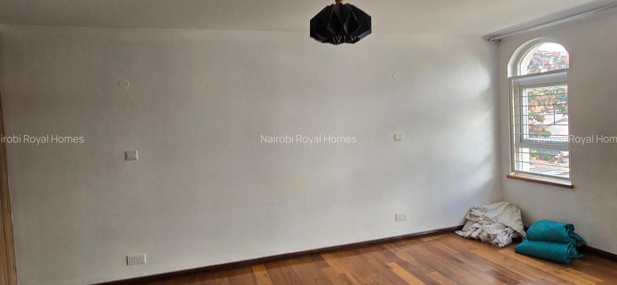 5 Bed Townhouse with En Suite at Lavington Green - 17