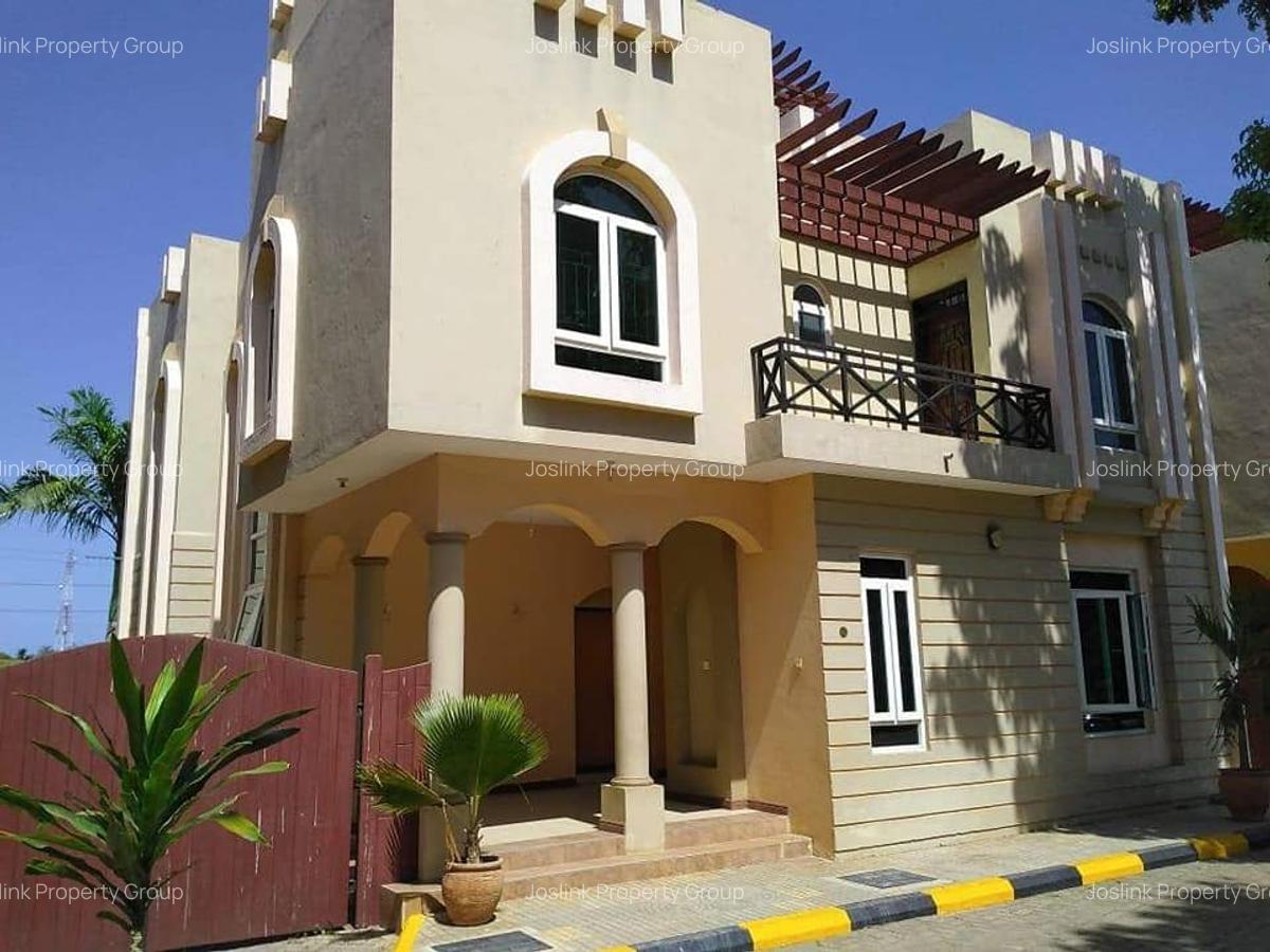 5 Bed Townhouse with Swimming Pool in Nyali Area - 4