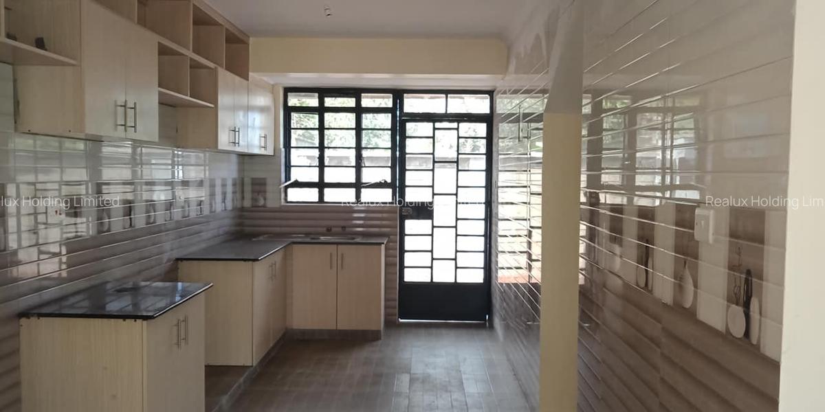 4 Bed Townhouse with En Suite in Gikambura - 15