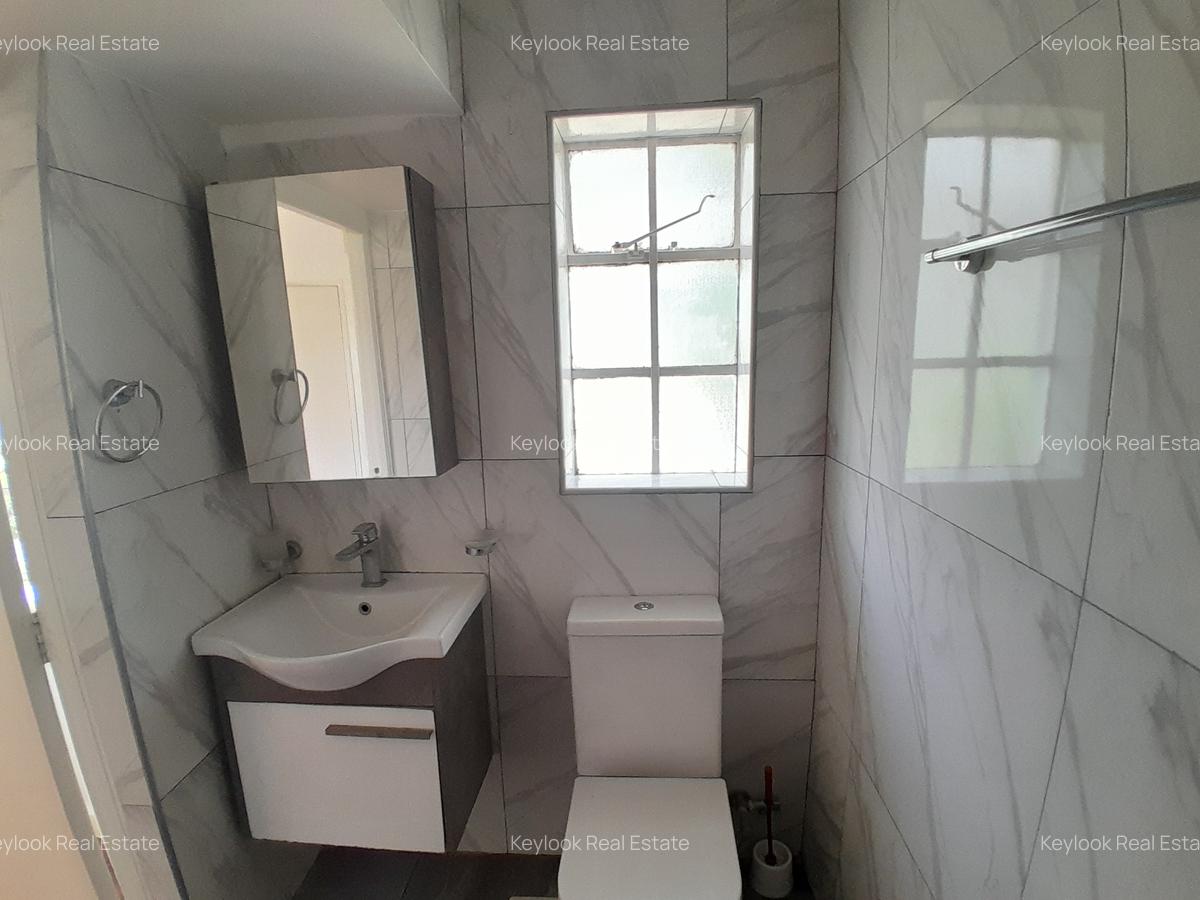 3 Bed House with En Suite at Lavington Green - 10