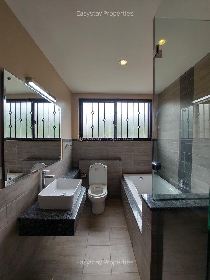 4 Bed Townhouse with En Suite in Lavington - 6