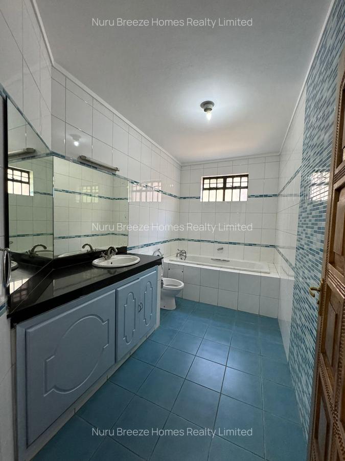 Furnished 3 Bed Apartment with En Suite in Brookside - 9