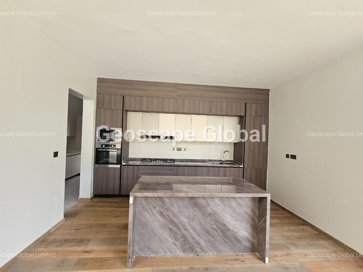 5 Bed House with En Suite in Runda - 3