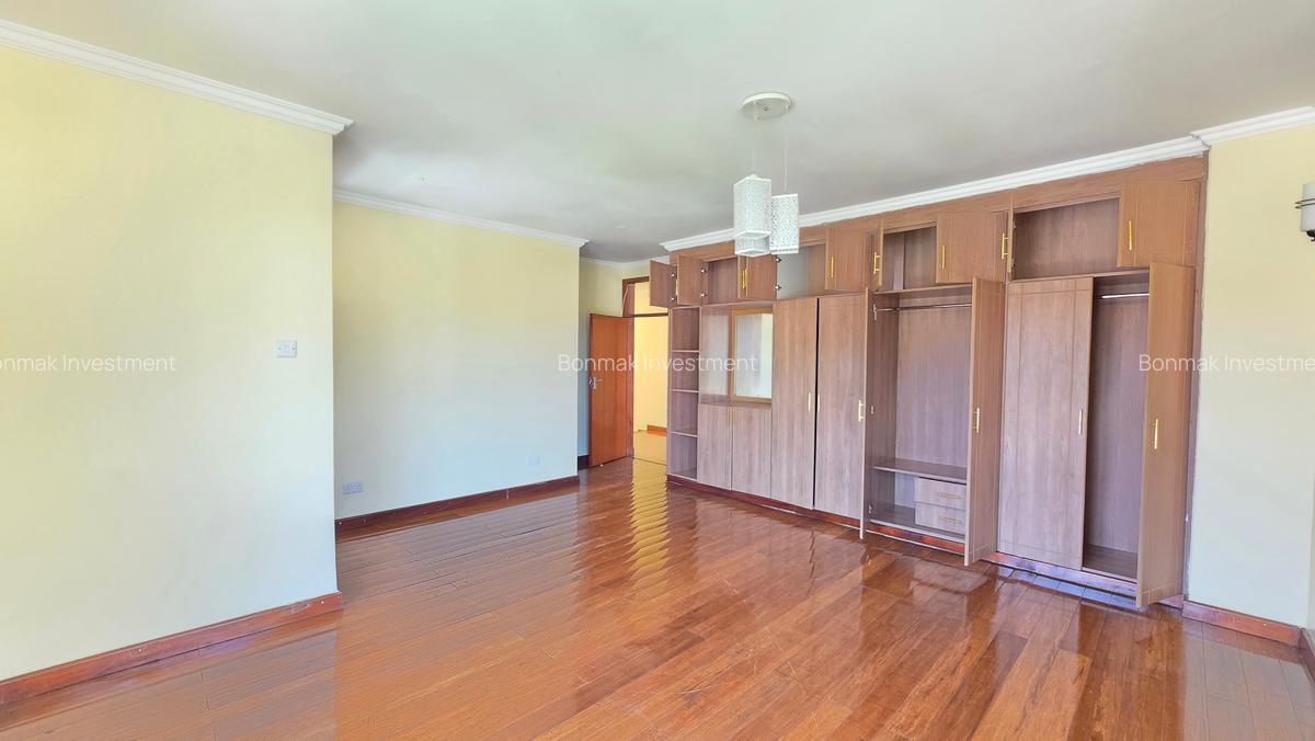 5 Bed Townhouse with En Suite at Lavington Green - 13