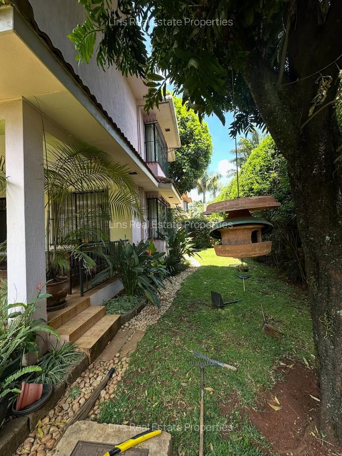 5 Bed Townhouse with En Suite in Lavington - 2