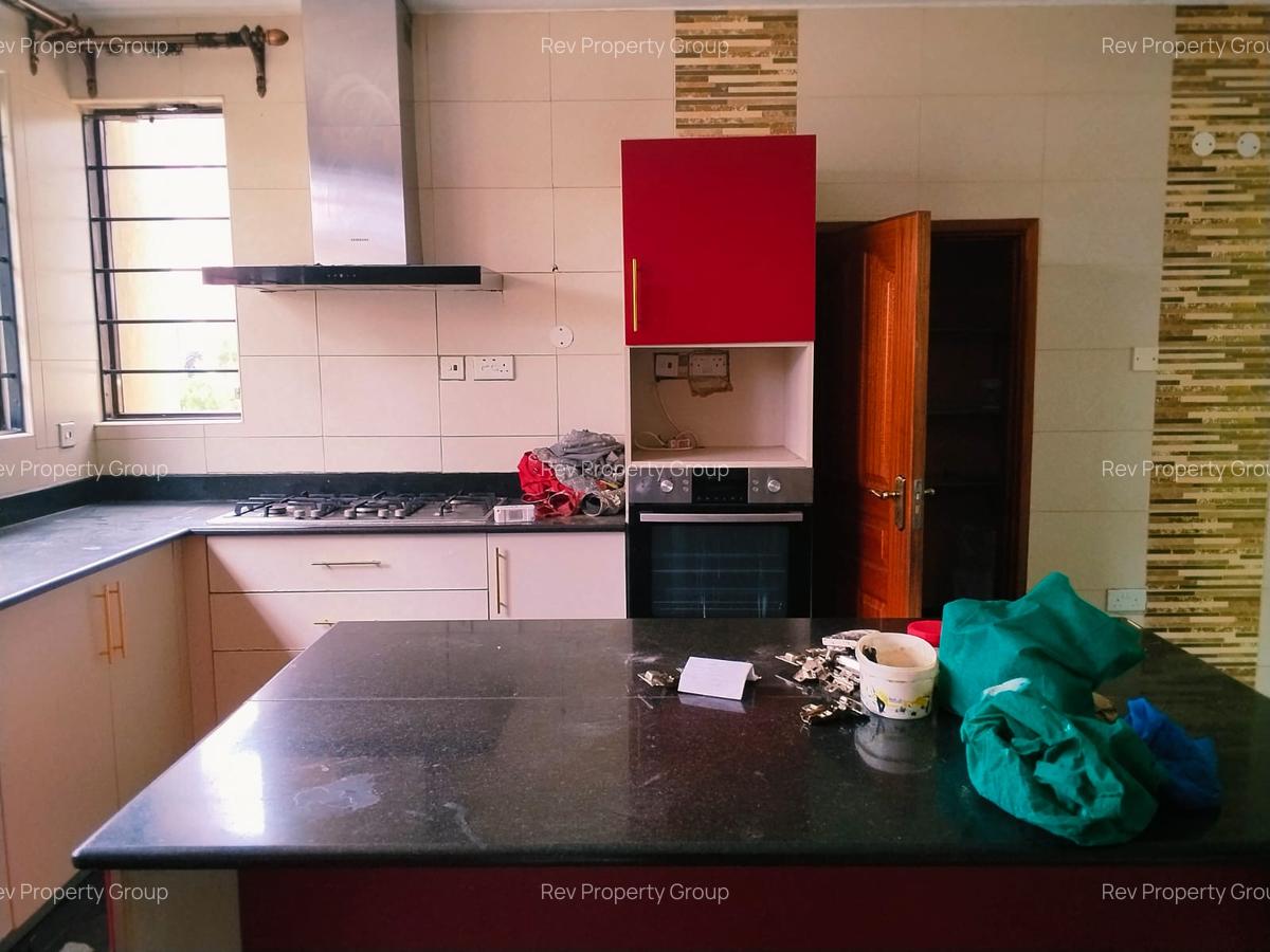5 Bed Townhouse with En Suite in Lavington - 5