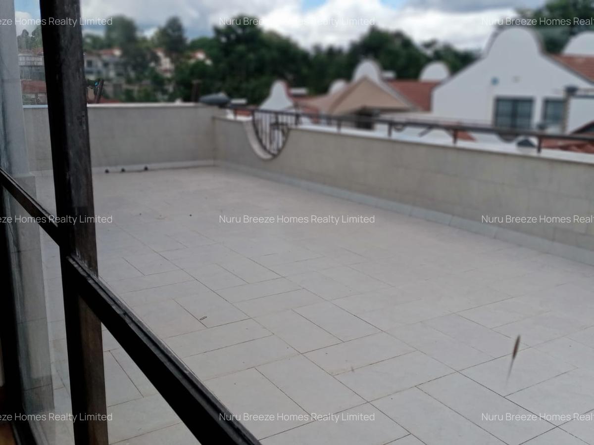 5 Bed Townhouse with En Suite in Brookside - 6