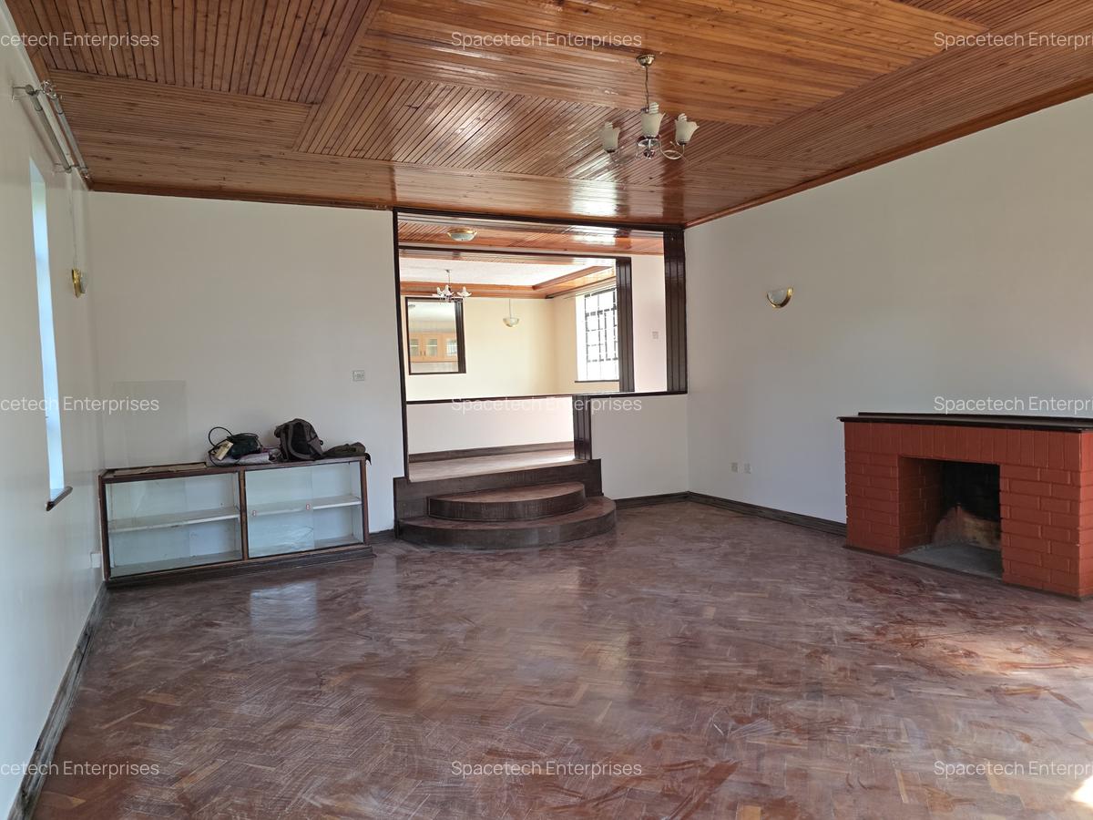 5 Bed House with En Suite in Runda - 10