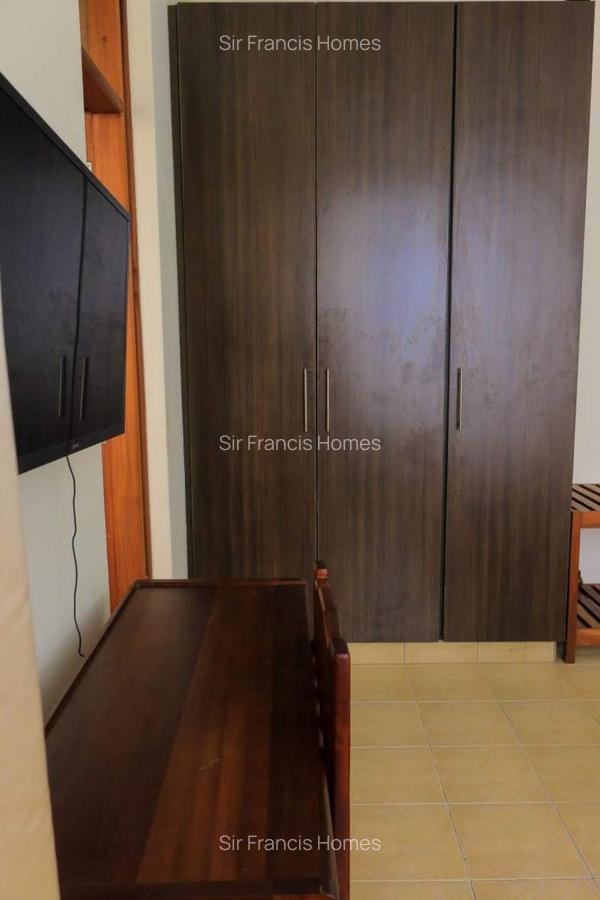 Serviced 3 Bed Apartment with En Suite in Nyali Area - 12
