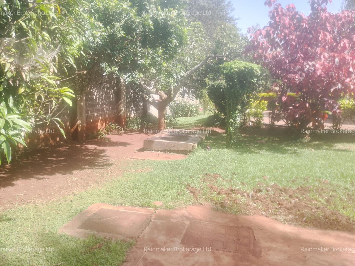 5 Bed House with En Suite in Runda - 12