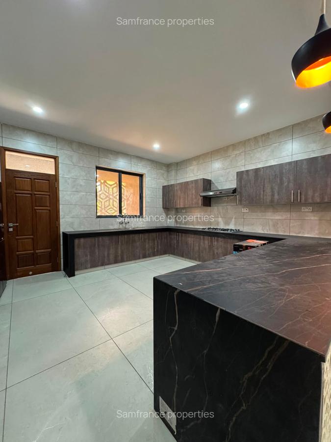 Serviced 3 Bed Apartment with En Suite at Moyne Drive - 6