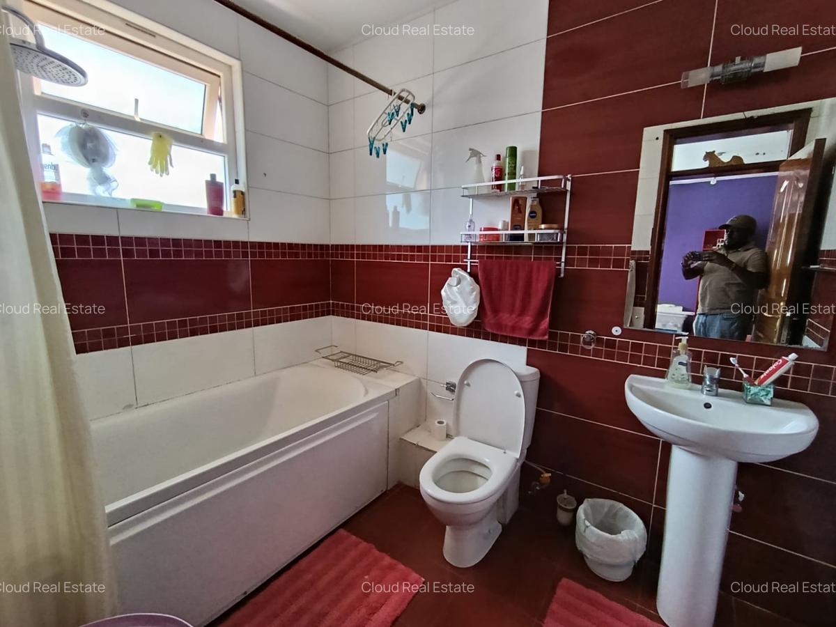 4 Bed House with En Suite in Lavington - 5