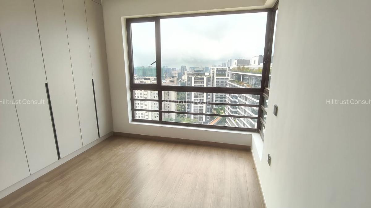 3 Bed Apartment with En Suite in Riverside - 5