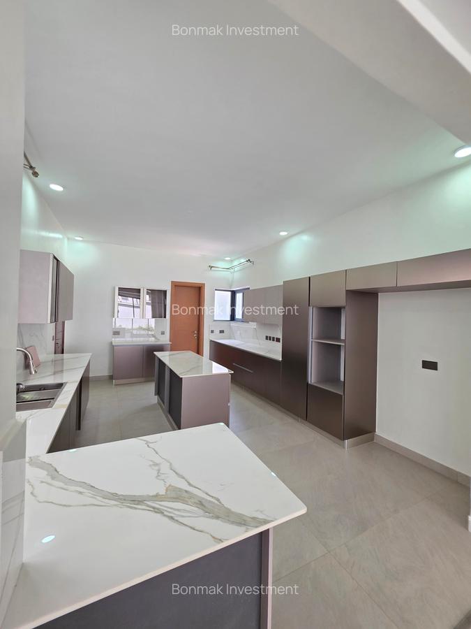 5 Bed Townhouse with En Suite at Lavington Green - 4