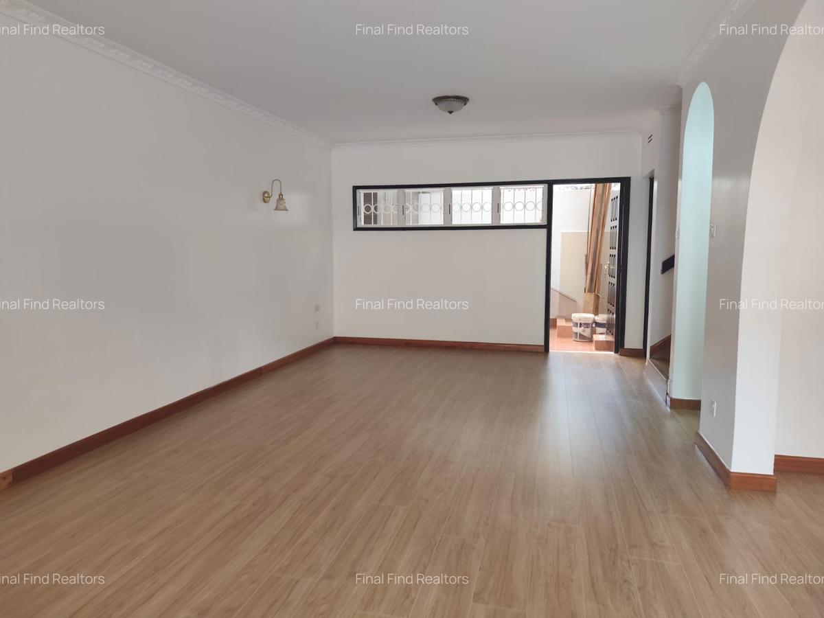 3 Bed Townhouse with En Suite in Brookside - 4