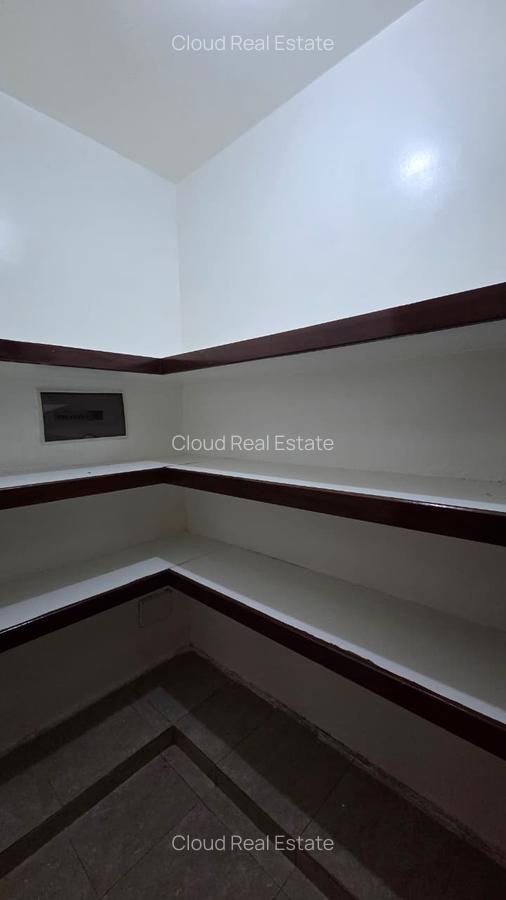 3 Bed Apartment with En Suite in Parklands - 18