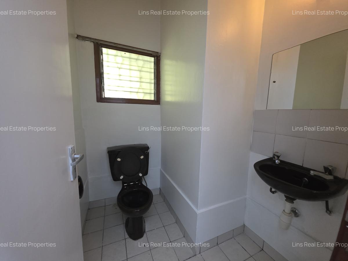 4 Bed House with En Suite in Lake View - 6