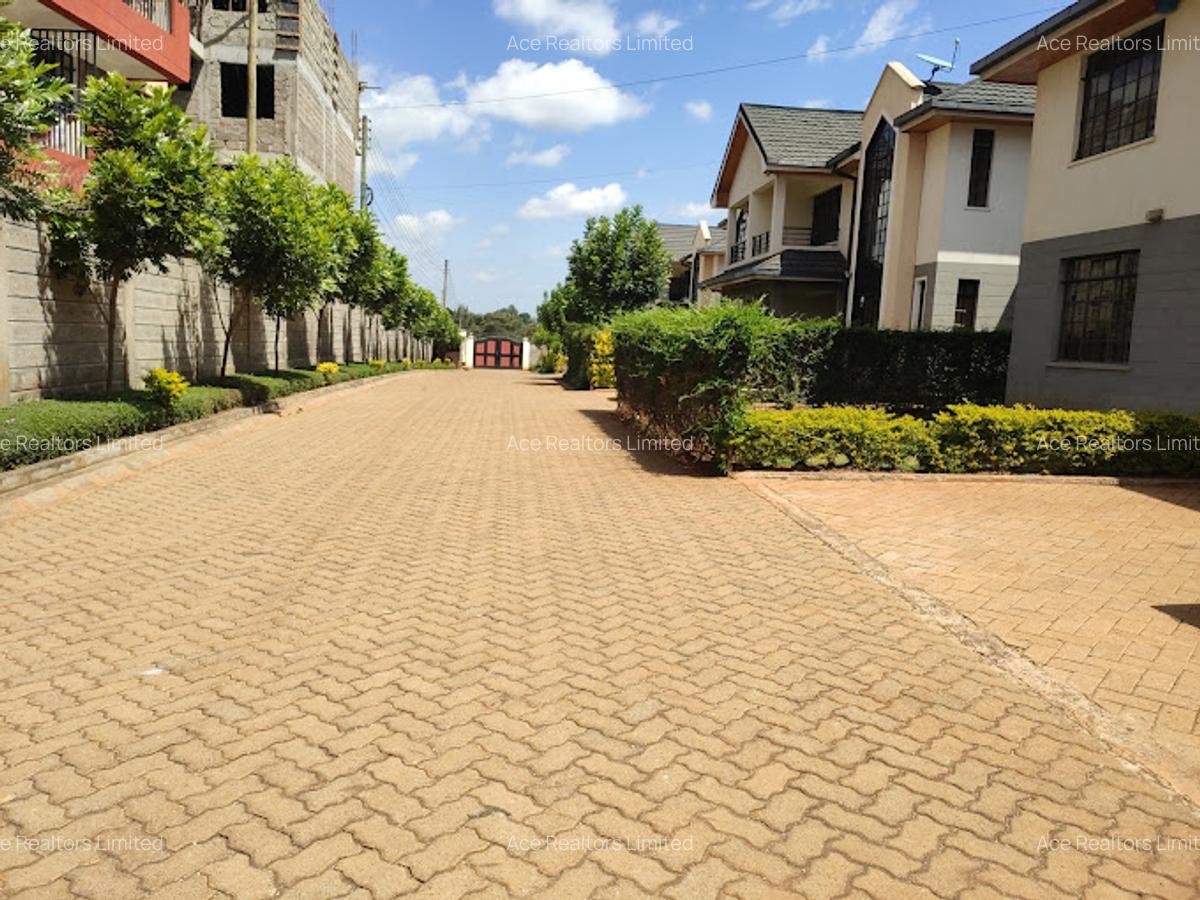 4 Bed Townhouse with En Suite at Near Isk - 4