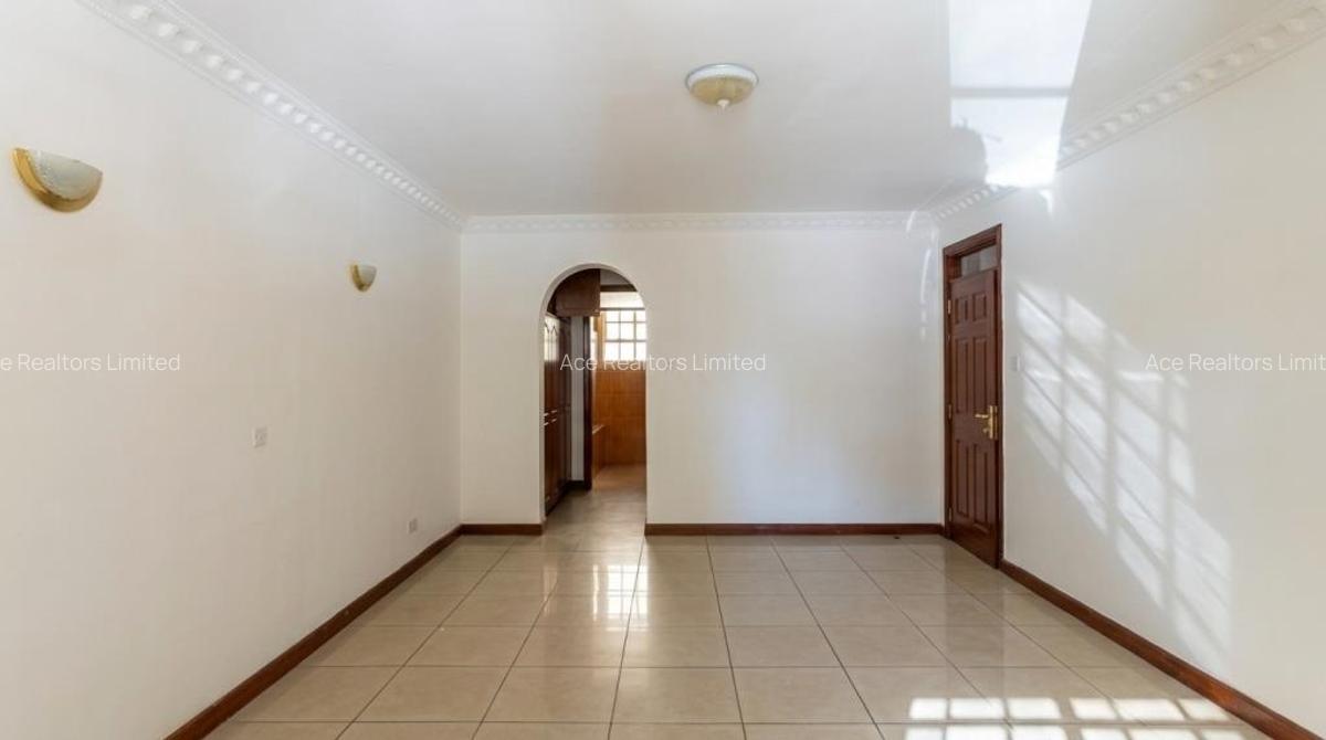 3 Bed Apartment with En Suite at Brookside Estate - 12