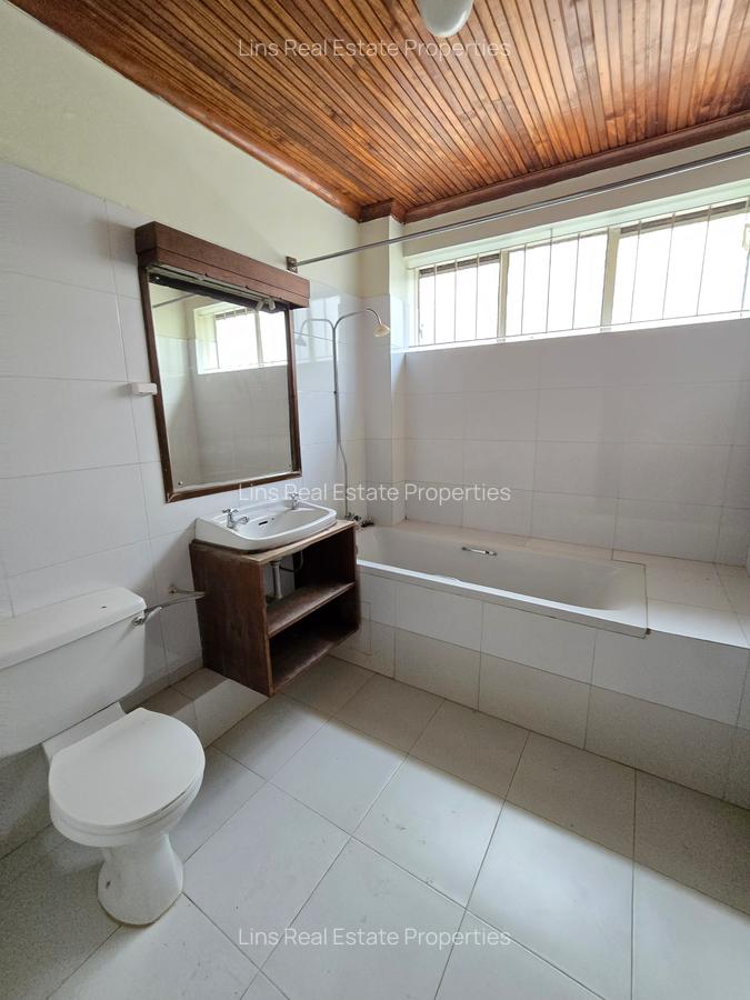 4 Bed Townhouse with En Suite in Spring Valley - 17