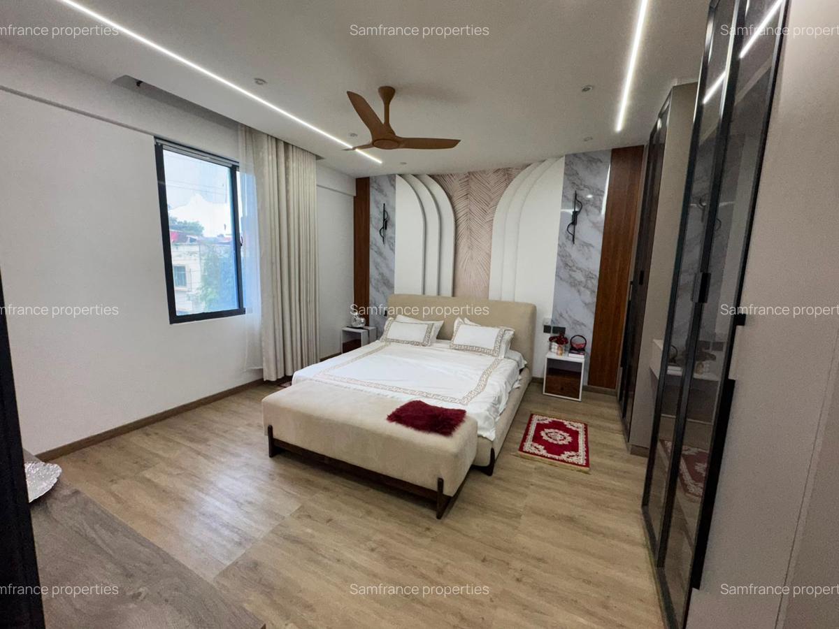 Serviced 3 Bed Apartment with En Suite at Tudor - 10
