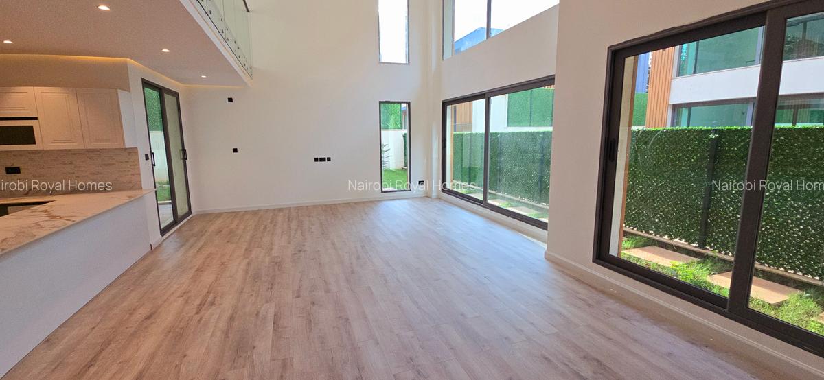 5 Bed House with En Suite at Lavington Green - 5