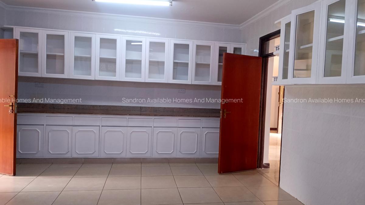 6 Bed Villa with En Suite in Nyari - 13