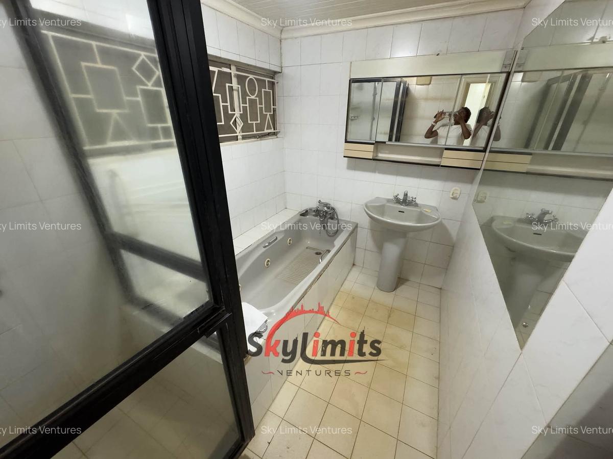4 Bed House with Staff Quarters in Kitisuru - 12