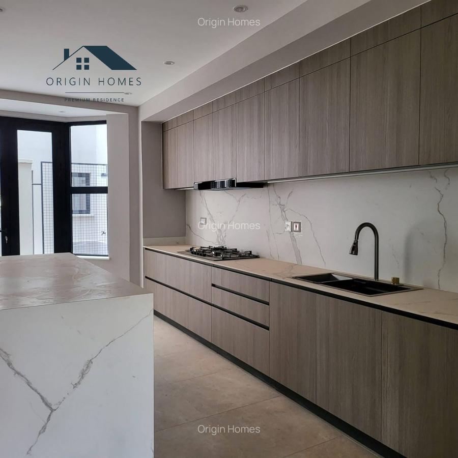 5 Bed Townhouse with En Suite at Runda - 4