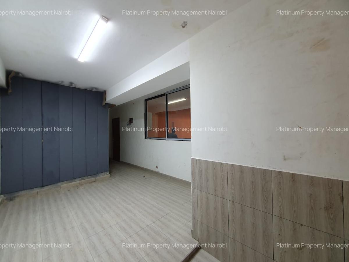 4 Bed Apartment with En Suite at Parklands - 18