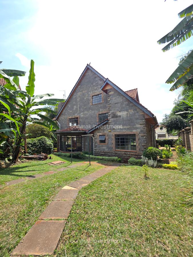 5 Bed Townhouse with En Suite at Lavington Green - 1