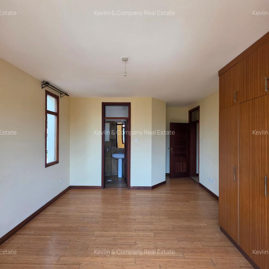 3 Bed Apartment with En Suite in Riverside - 19