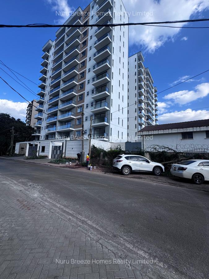 3 Bed Apartment with En Suite in Brookside - 1