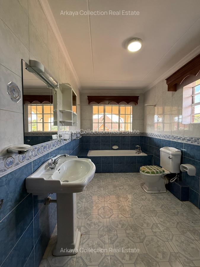 5 Bed House with En Suite in Runda - 14