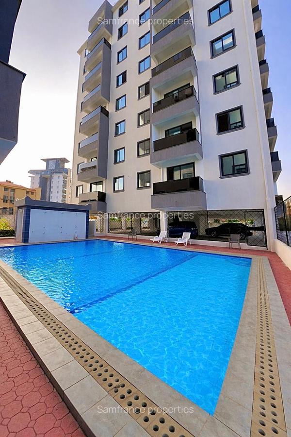 Serviced 3 Bed Apartment with En Suite at Moyne Drive - 12
