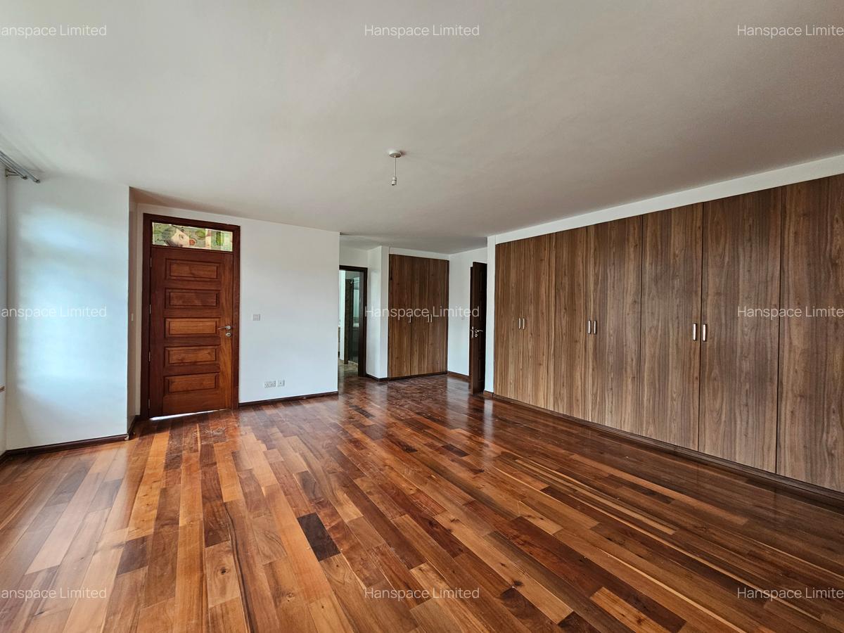 5 Bed Villa with En Suite in Lavington - 17
