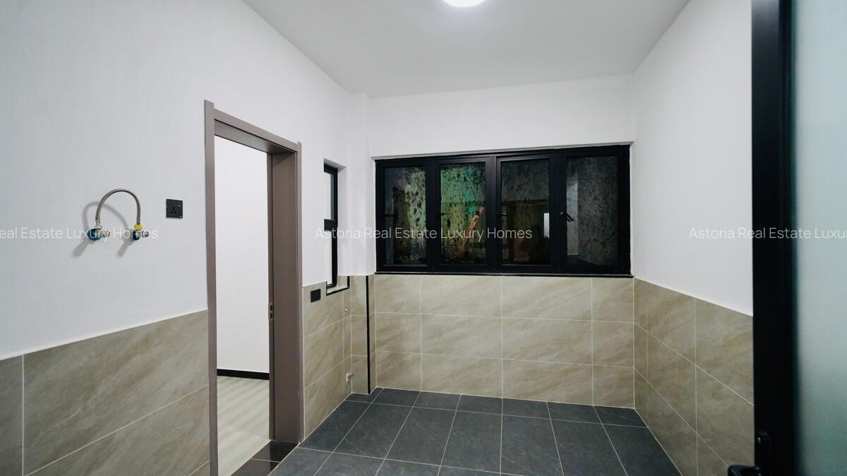 3 Bed Apartment with En Suite at 2026-107 - 14