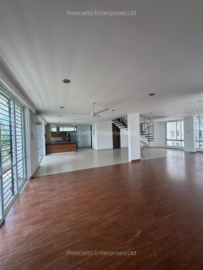 4 Bed Apartment with En Suite at Greenwood - 4