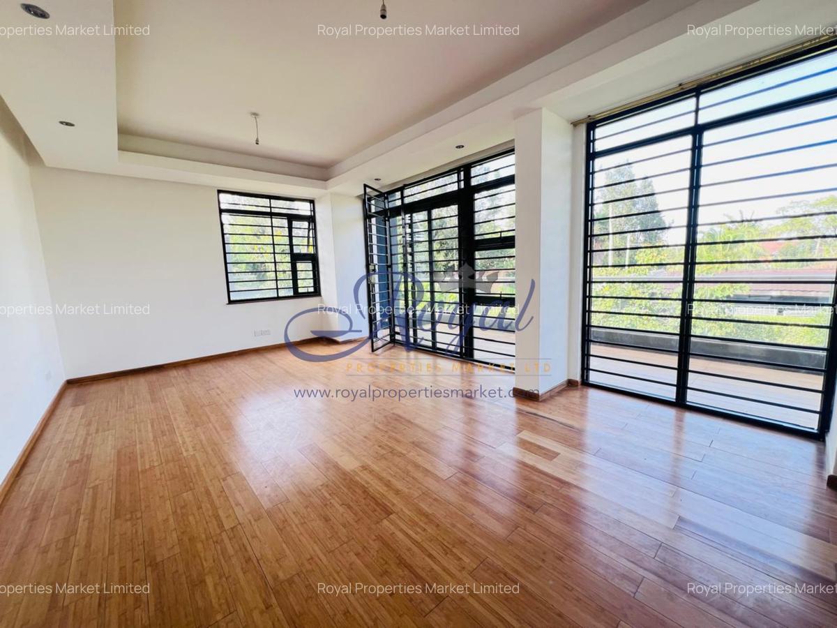 4 Bed House with En Suite in Garden Estate - 6