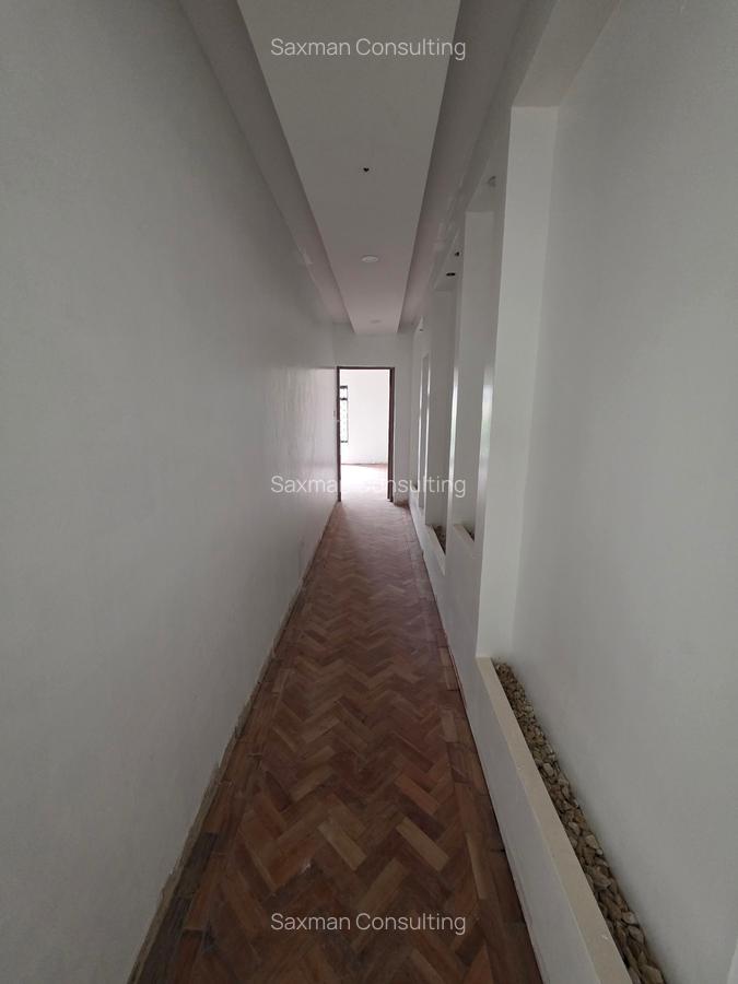 4 Bed House with En Suite in Lavington - 17