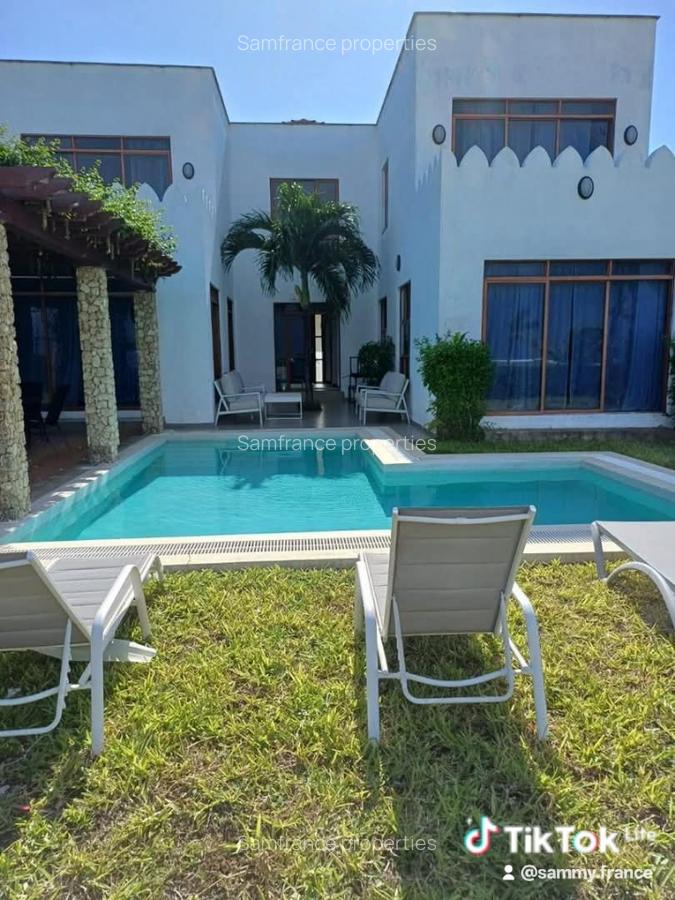 4 Bed Villa with En Suite at Sultan Palace - 2