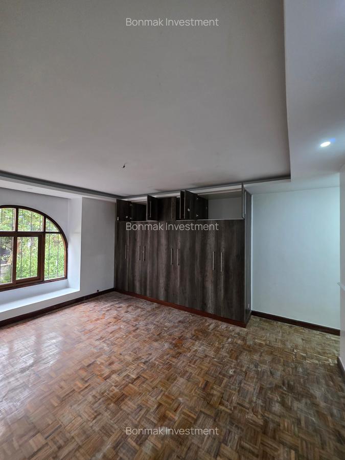 4 Bed Townhouse with En Suite at Lavington-Valley Arcade - 11