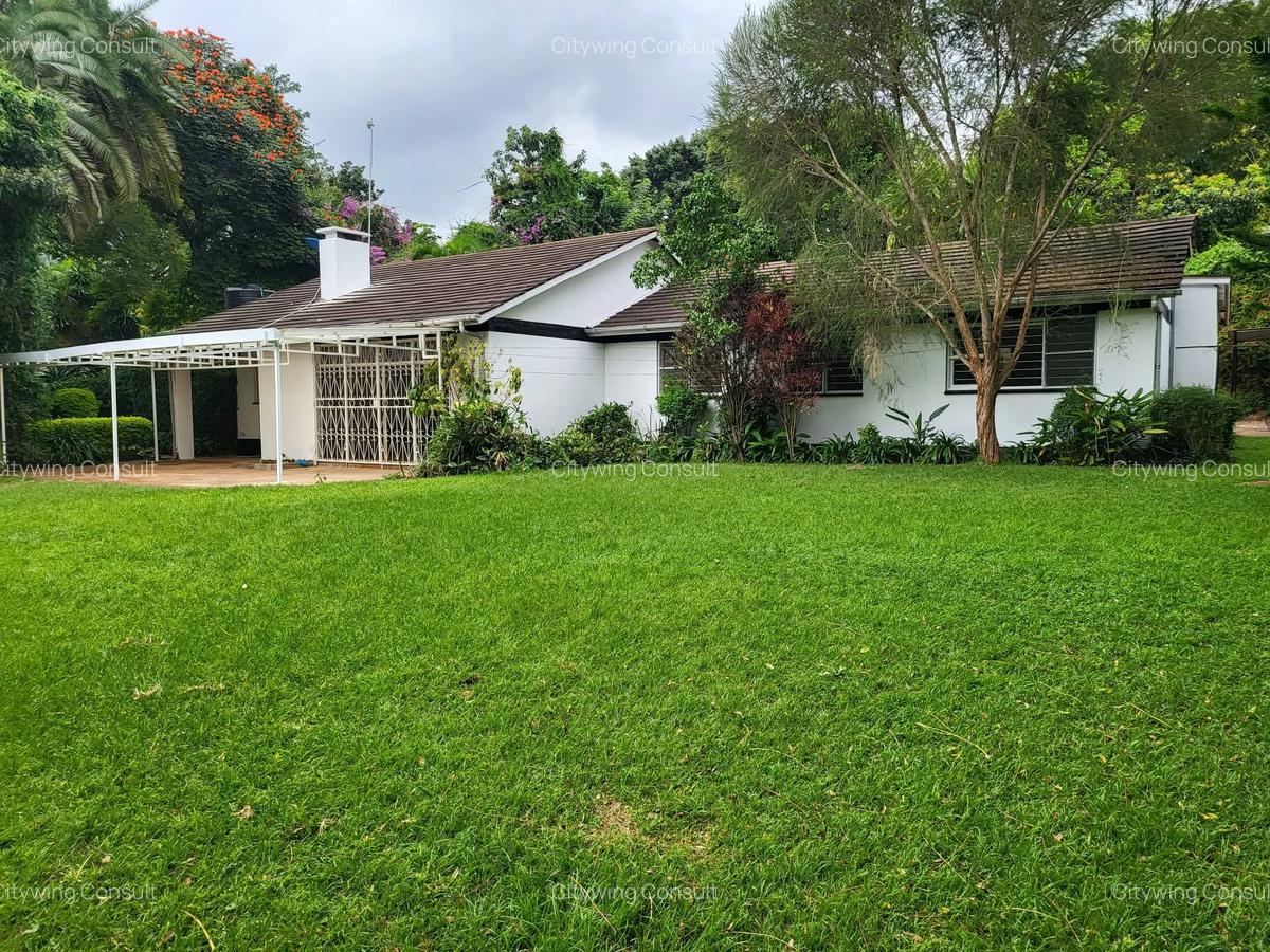 4 Bed House with En Suite at Crescent Road - 2