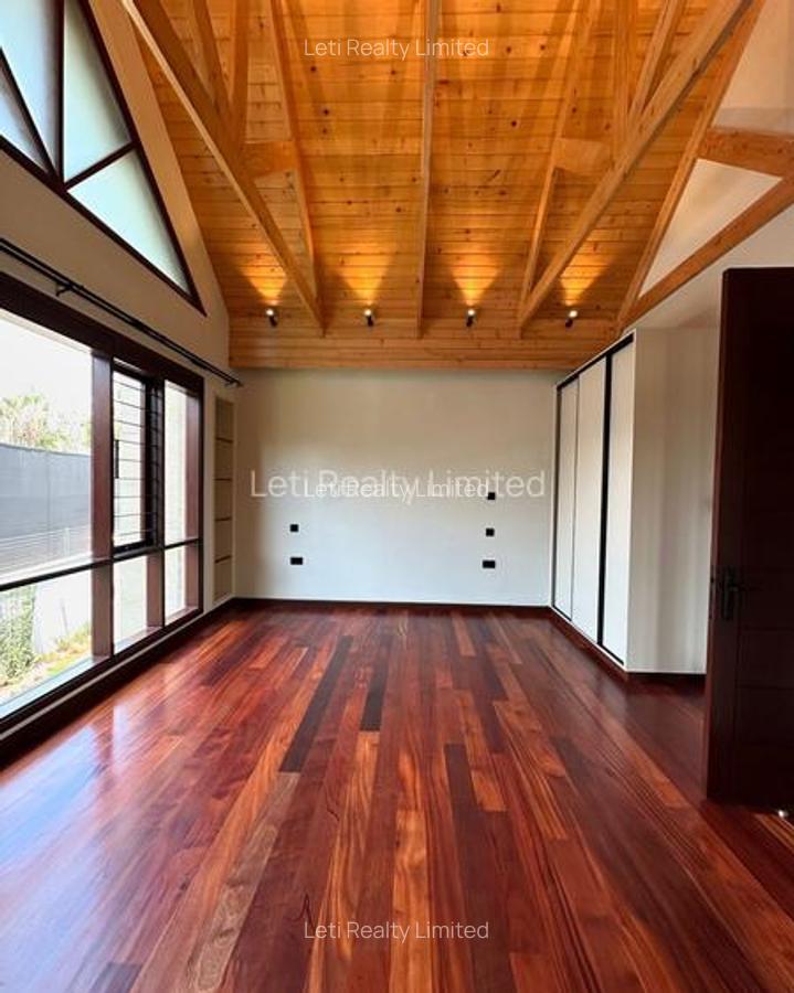 5 Bed House with En Suite in Runda - 9