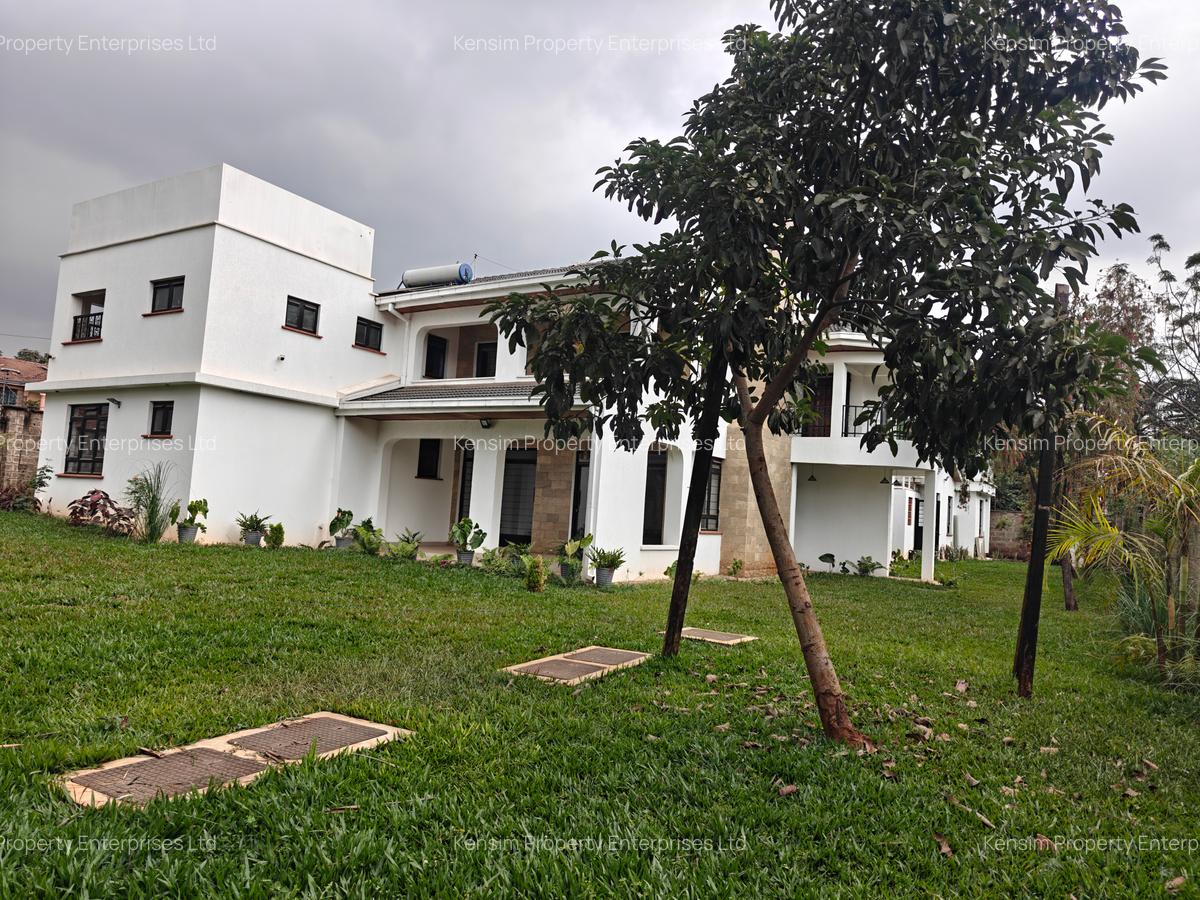 5 Bed House with En Suite in Runda - 1