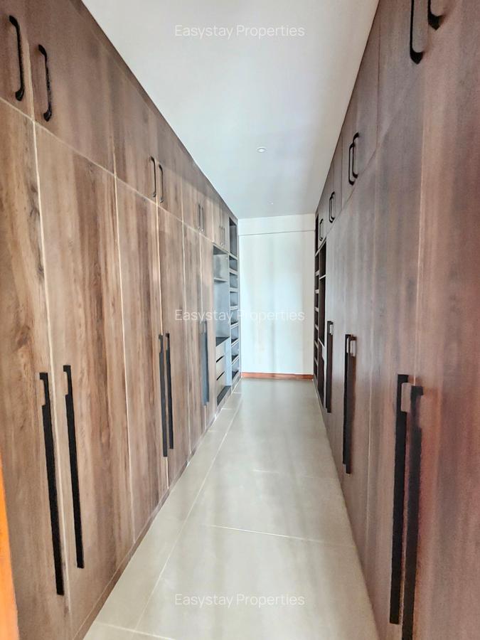 3 Bed Apartment with En Suite in Riverside - 3