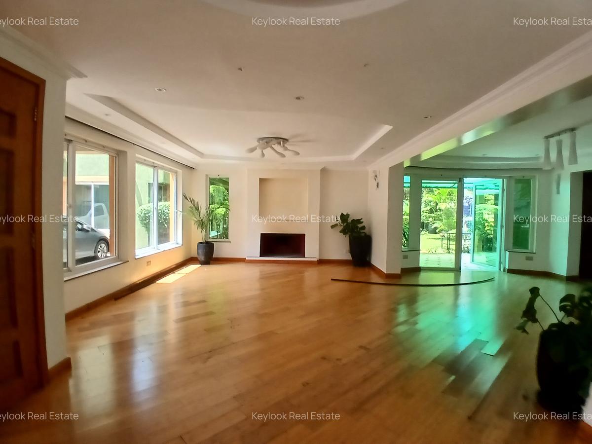 4 Bed Townhouse with En Suite at Riverside Drive - 10