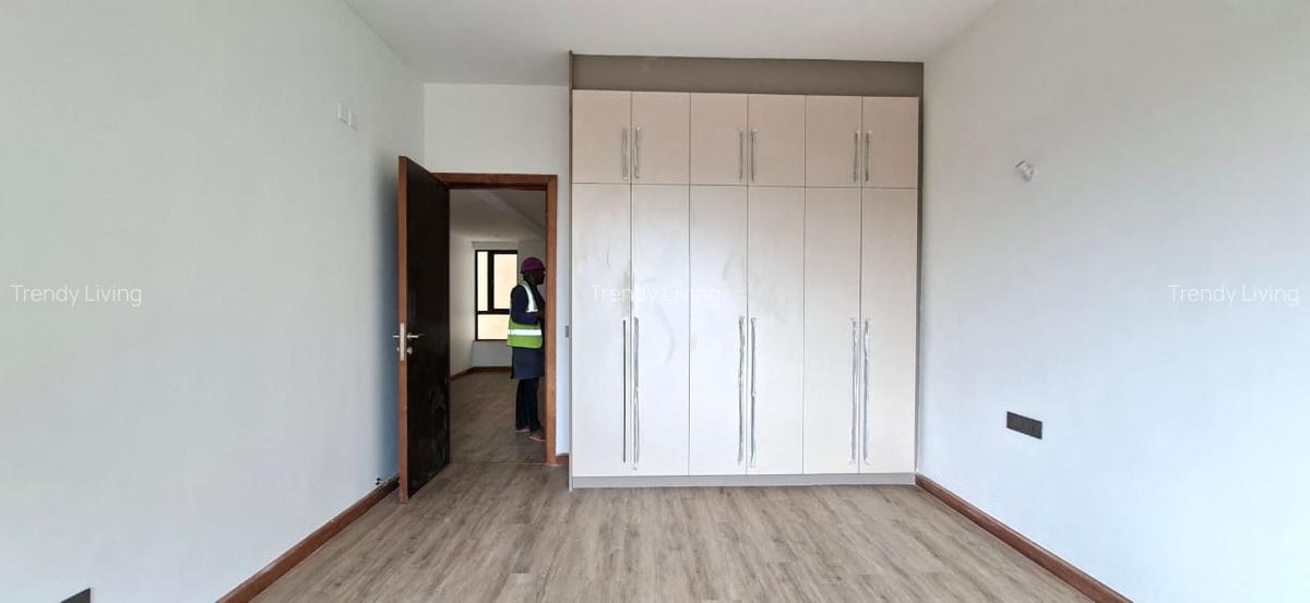 Serviced 4 Bed Apartment with En Suite in Westlands Area - 11