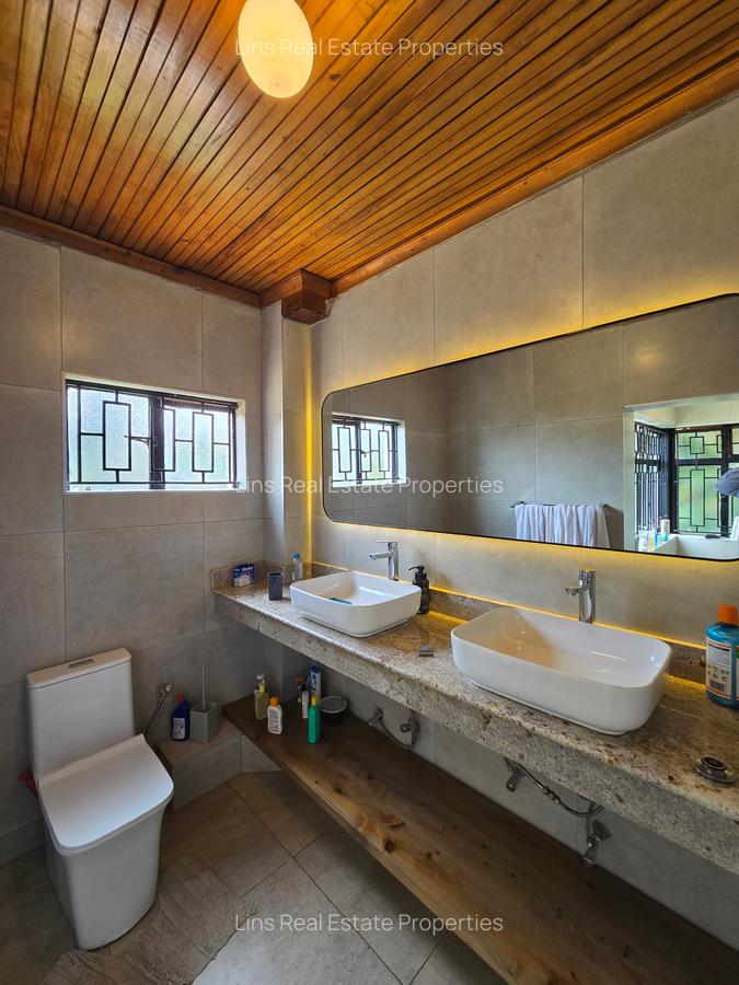 5 Bed House with En Suite in Runda - 12