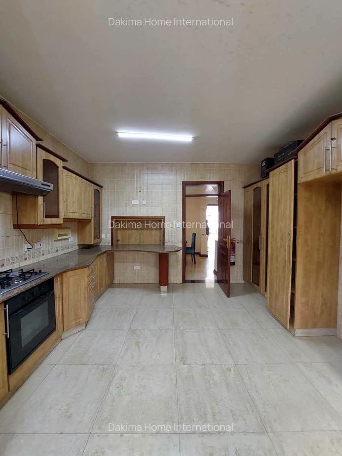4 Bed Townhouse with En Suite in Brookside - 4